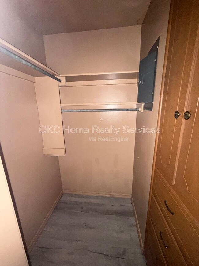 Building Photo - 118 SW 1st St