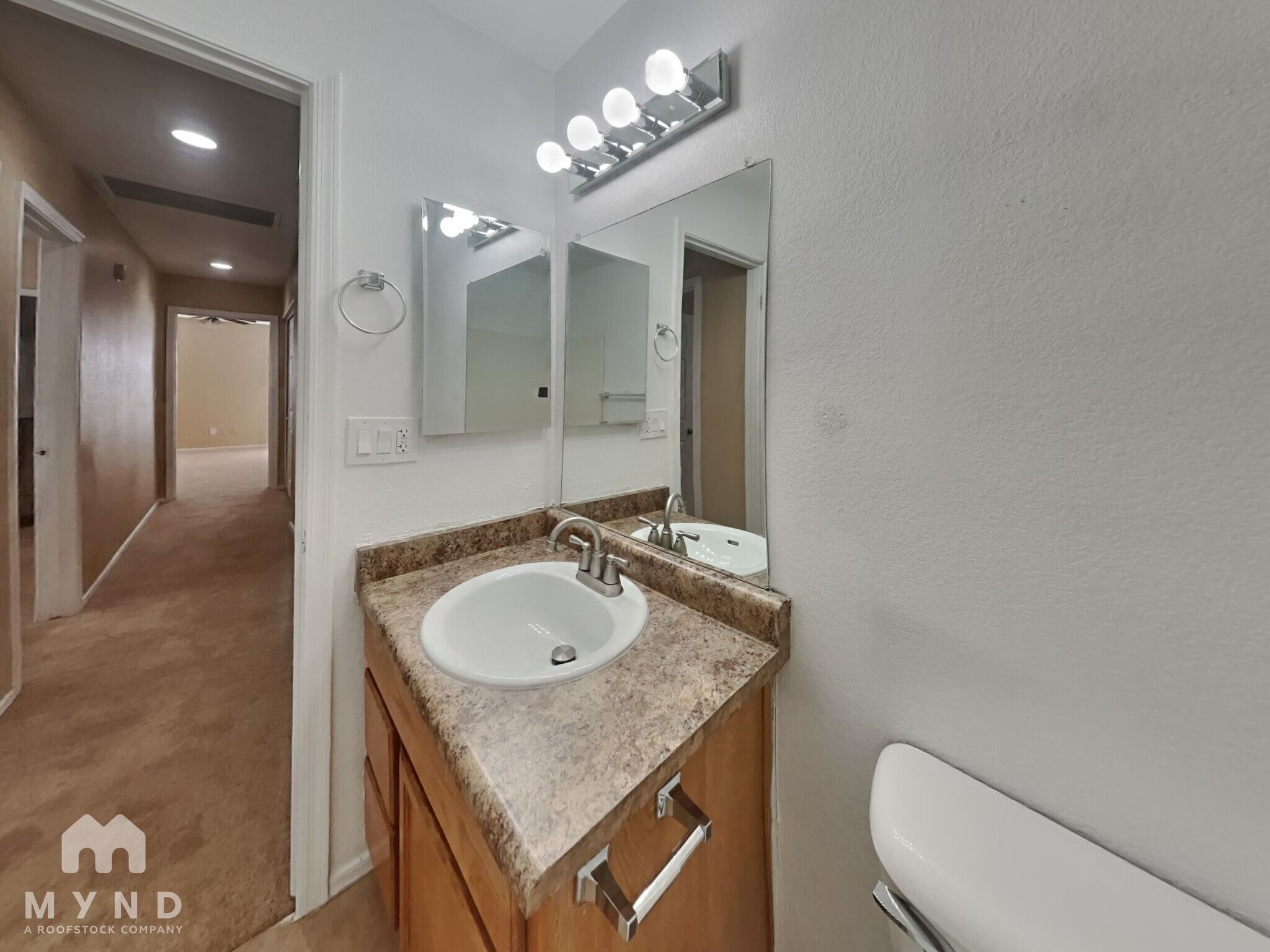 Building Photo - 611 E Pacific Dr