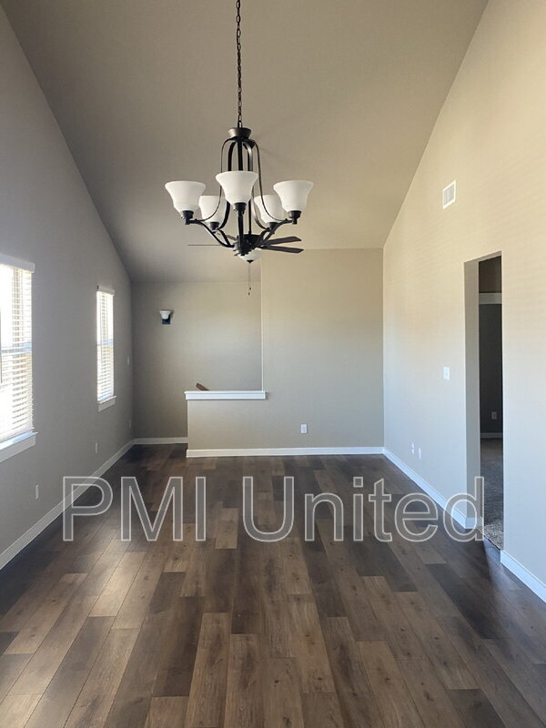 Building Photo - 655 Harvest Moon Dr