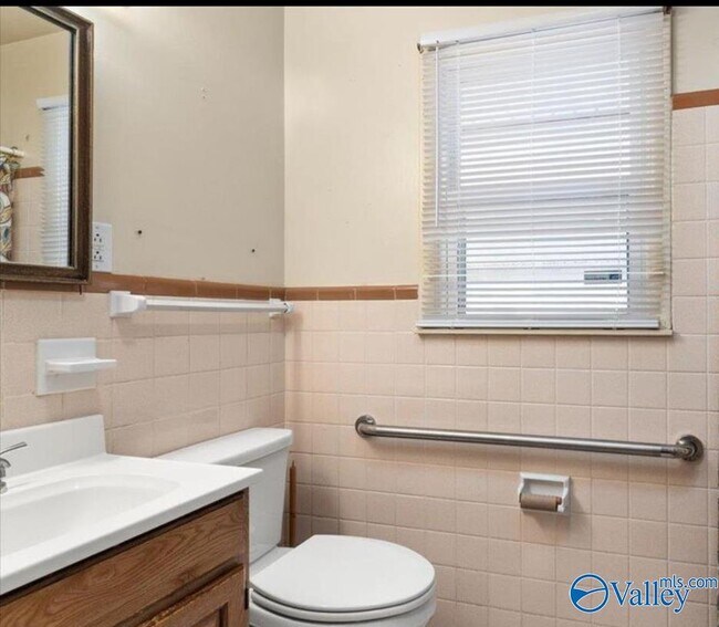 Building Photo - 3809 Saturn Dr SW