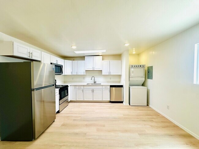 Building Photo - Modern Style Renovated 2 Bedroom with Wash...