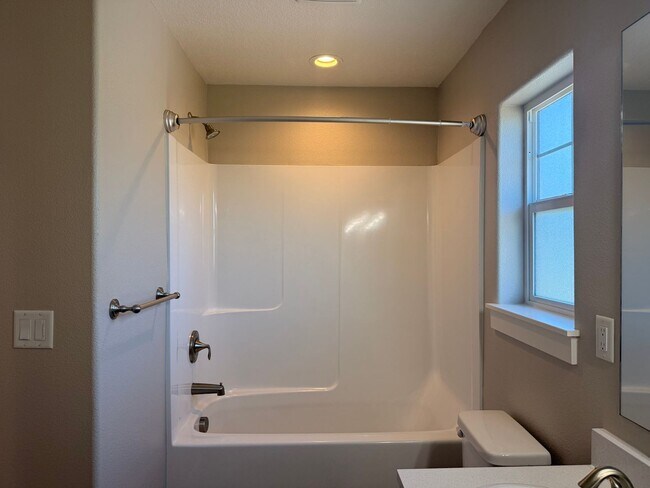 Building Photo - BIGFIR1069-1071