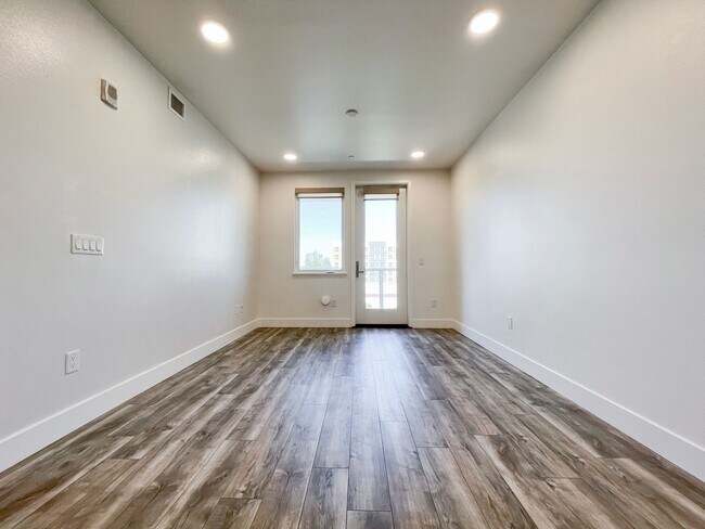 Building Photo - Modern 2BD Fremont Condo – EV Charger, Bal...