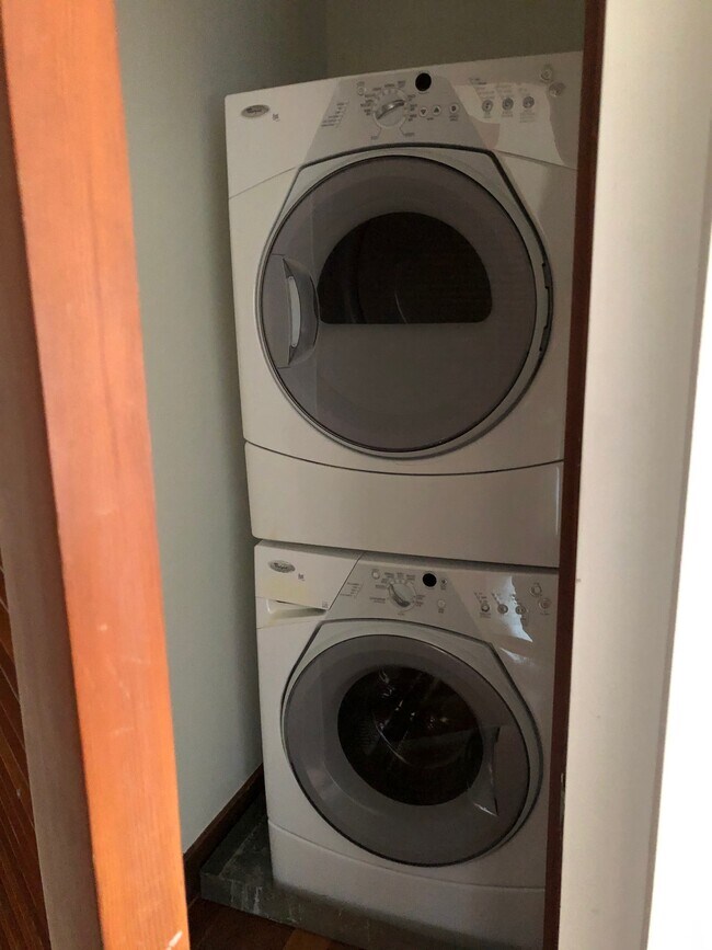 Building Photo - 1243 Franklin St