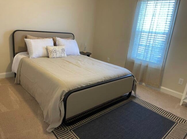 Building Photo - 3608 B Palmer Dr