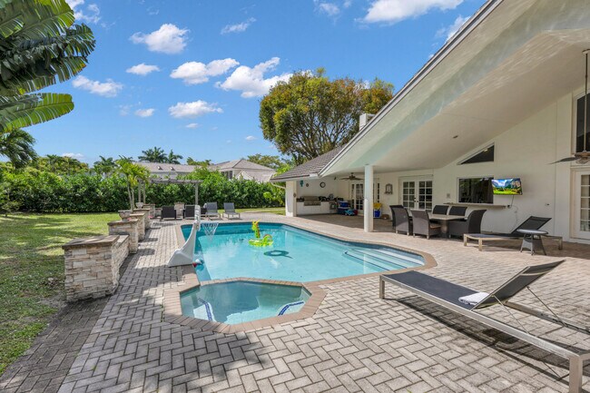 Building Photo - 4320 St Charles Way