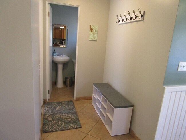 Building Photo - Charming  Furnished 3 bedroom Home in Whitefish