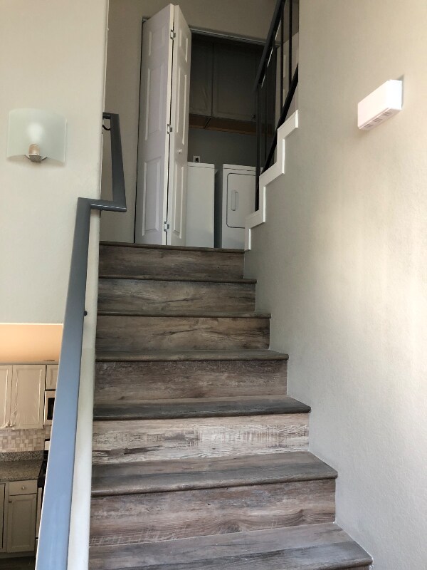 Building Photo - 3248 Mozart Dr