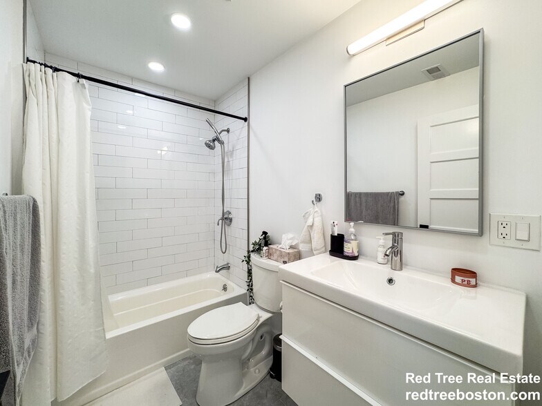 Building Photo - 231 Maverick St