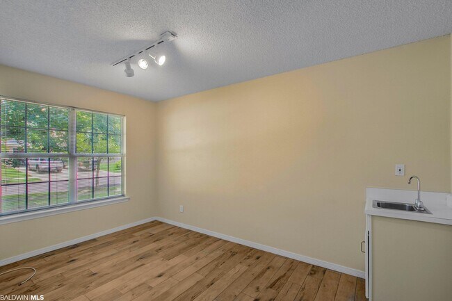 Building Photo - 1 Fox Run
