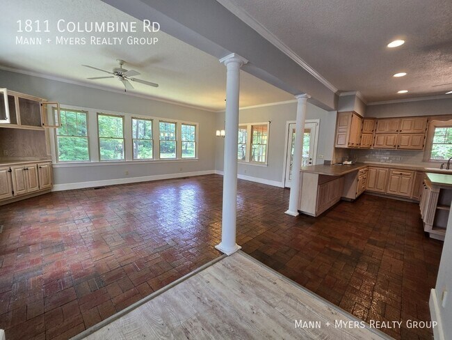 Building Photo - 1811 Columbine Rd