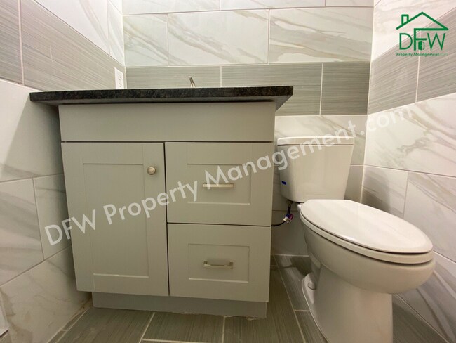 Building Photo - Charming 4 Bedroom 2 Bathroom Home on a Corner Lot in Fort Worth!