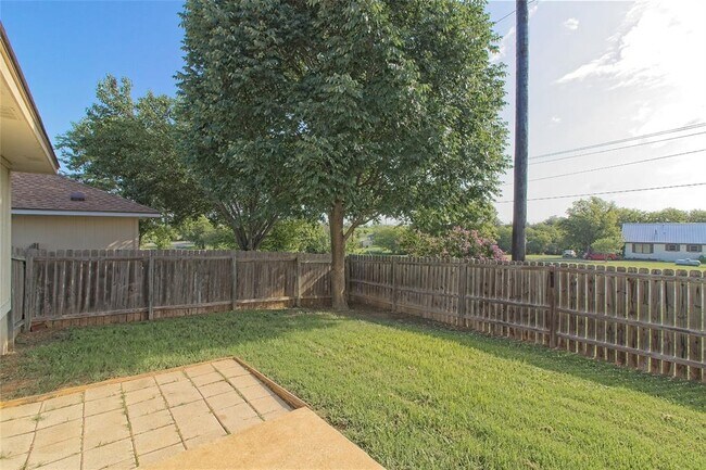 Building Photo - 300 Caladium Ct