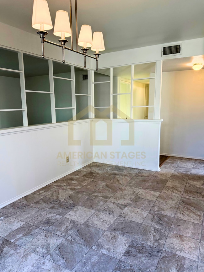 Building Photo - 1733 Julie Cir