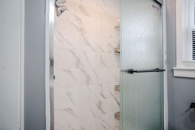 Building Photo - 176 Grand Ave