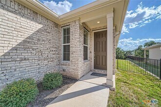 Building Photo - 805 Saratoga Ln