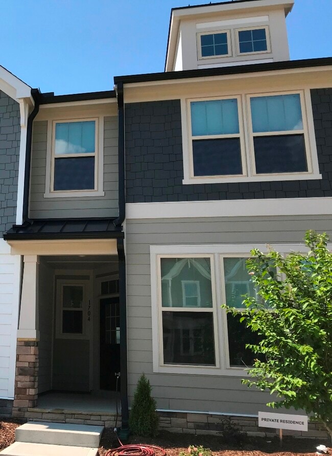 Building Photo - 1704 Shady Oaks Dr