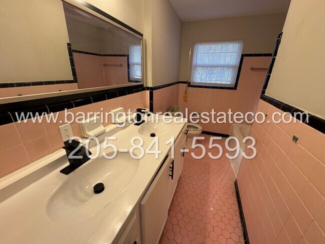 Building Photo - 6804 1st Ave S