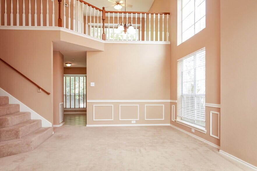 Building Photo - 3011 Renaissance Dr