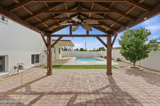 Building Photo - 8355 E Stella Ln