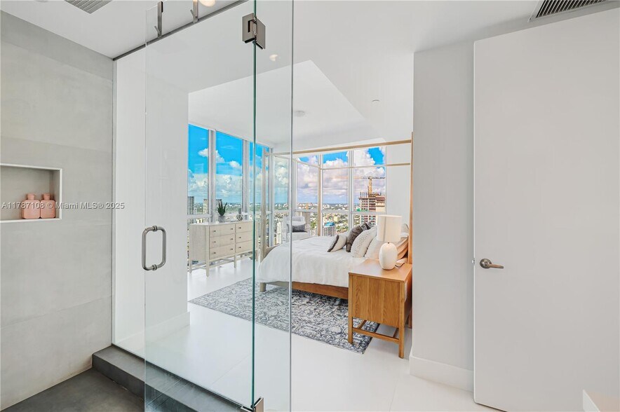 Building Photo - 1100 Biscayne Blvd