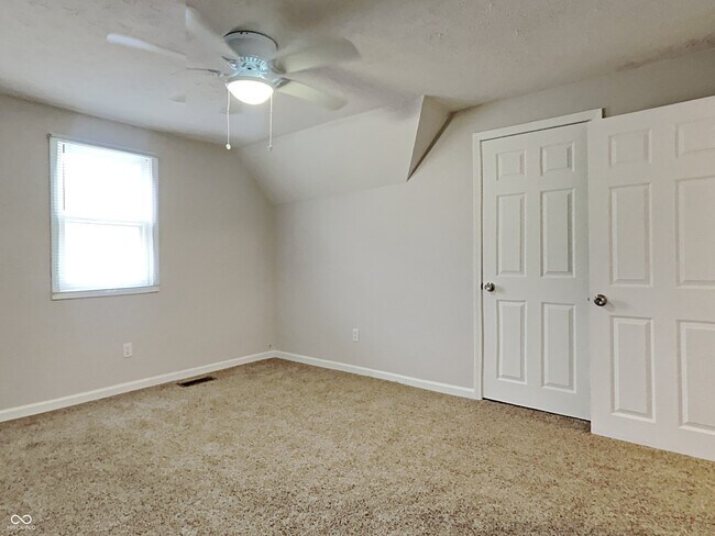 Building Photo - 116 UNIT B S B St