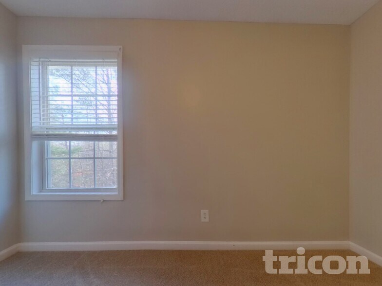 Building Photo - 341 Rosemont Ct