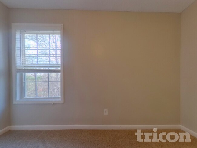 Building Photo - 341 Rosemont Ct