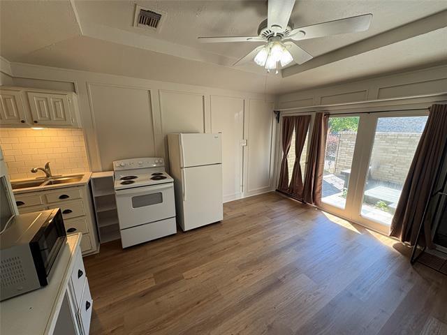 Building Photo - 900 N Austin St