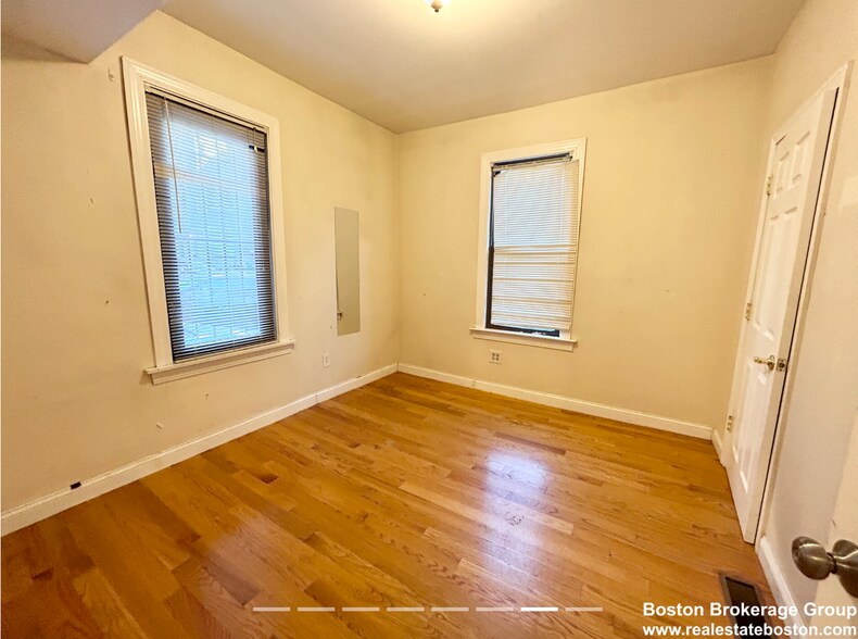 Building Photo - 1568 Tremont St