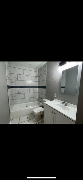 Building Photo - 225 E Coral Way
