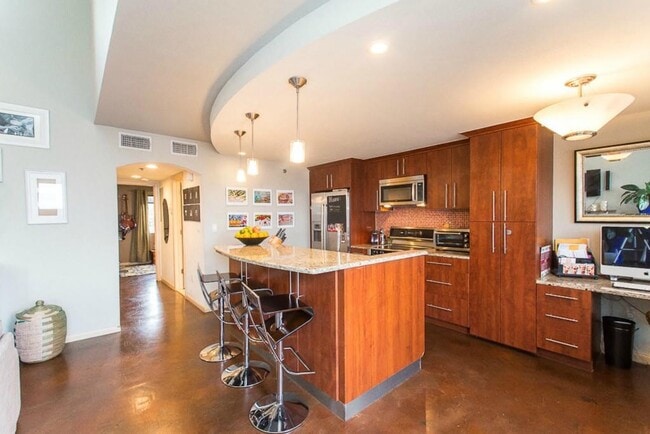 Building Photo - 41 Waller St