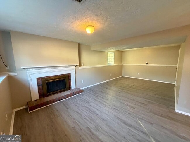 Building Photo - 6091 Raintree Bend