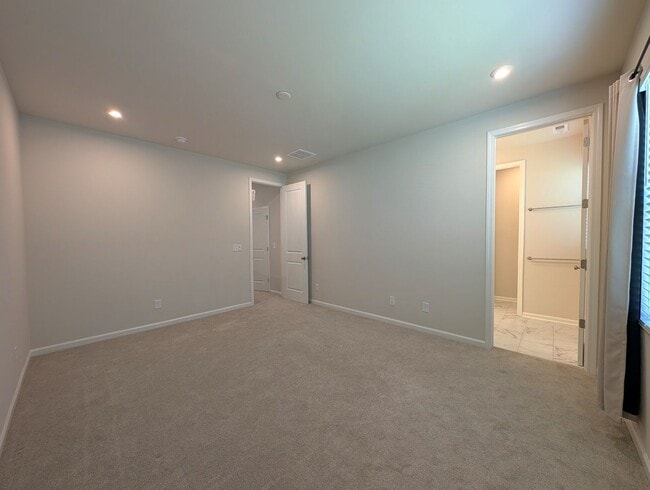 Building Photo - Pristine 2 story Townhome located in the Fifteen Cannon Community in Charlotte!