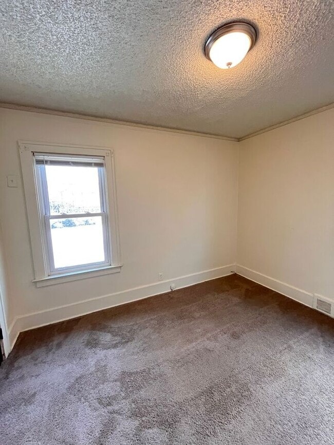 Building Photo - Cozy and Bright 2-Bedroom Duplex with Fire...