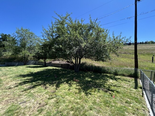 Building Photo - 129 Cohosset Dr