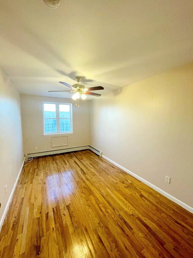 Building Photo - 74-22 Rockaway Blvd