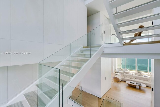 Building Photo - 440 S Mashta Dr