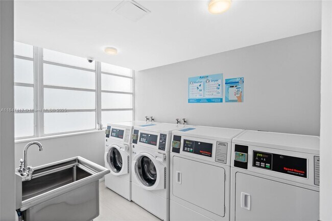 Building Photo - 1408 Brickell Bay Dr