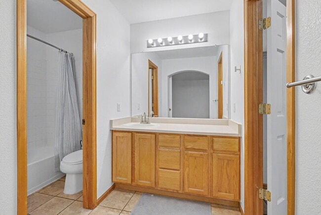 Building Photo - 4528 W 63rd Dr