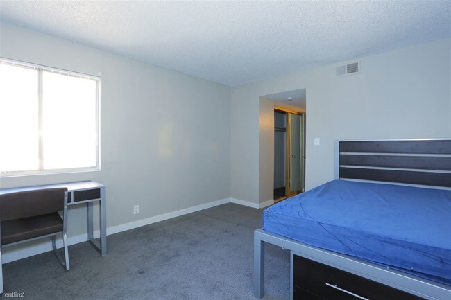 Building Photo - 939 E Flamingo Rd