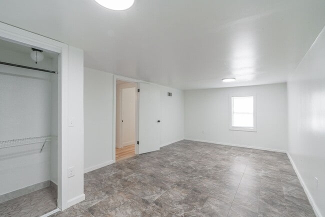 Building Photo - Updated 2 Bed in El Reno