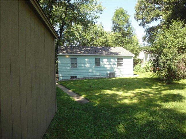 Building Photo - 2336 Ives Ln N