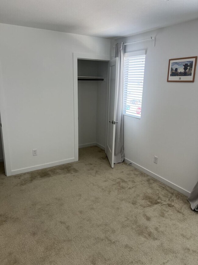 Building Photo - A Fabulous 2 Bedroom, 2 Bathroom townhome ...