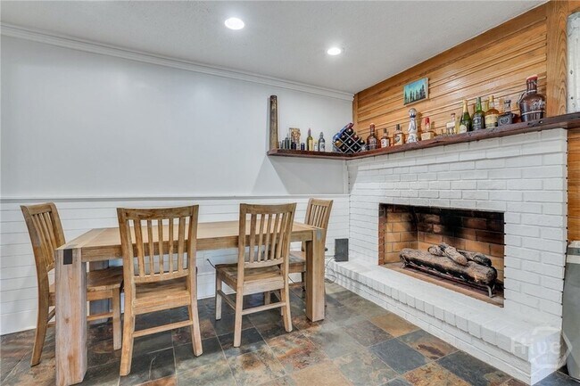 Building Photo - 2221 Bonaventure Rd