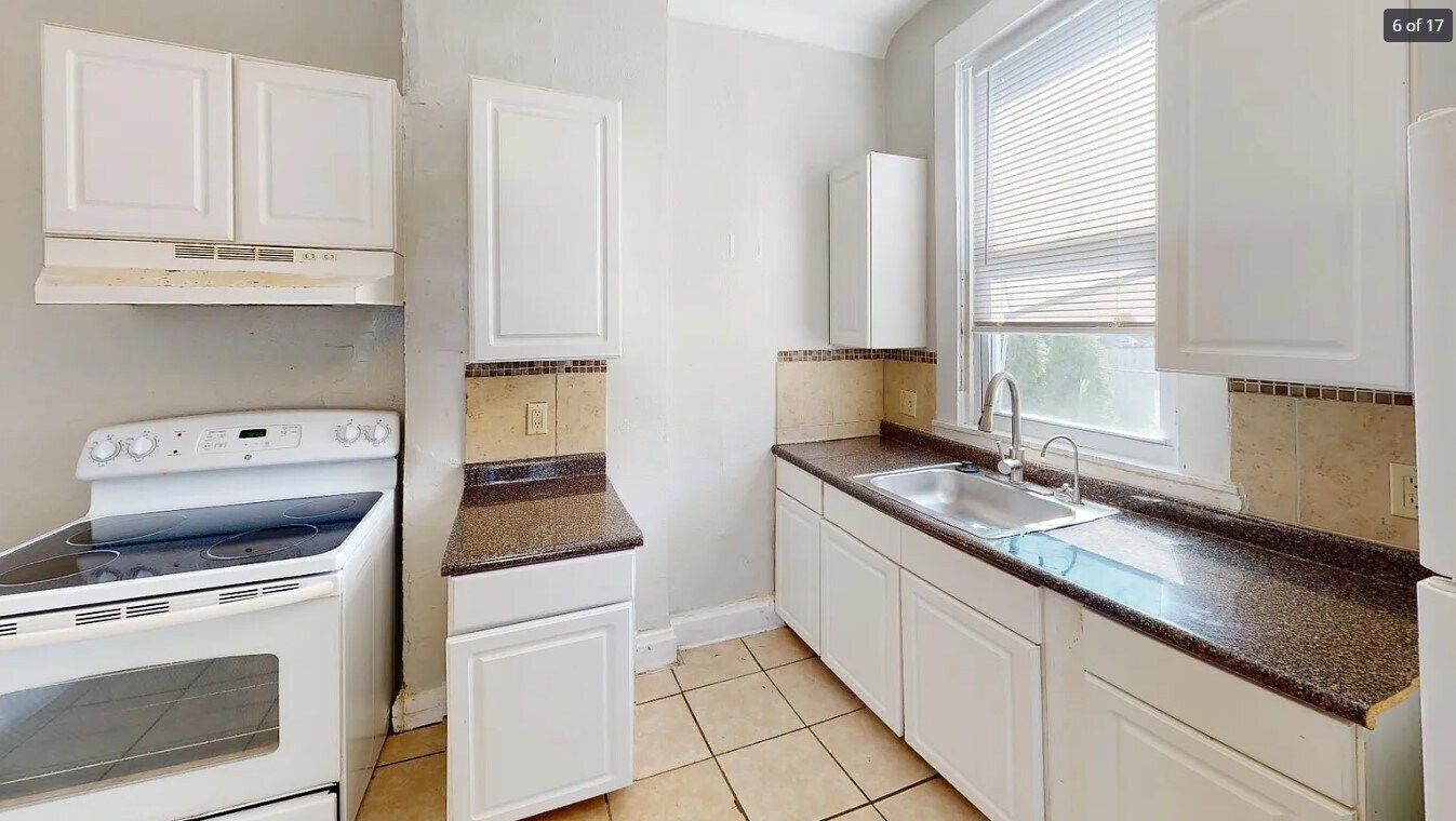 Building Photo - 1297 N 5th St