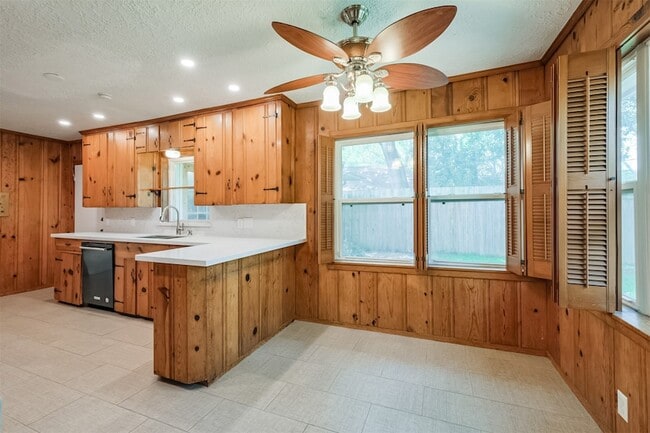 Building Photo - 5450 Stillbrooke Dr
