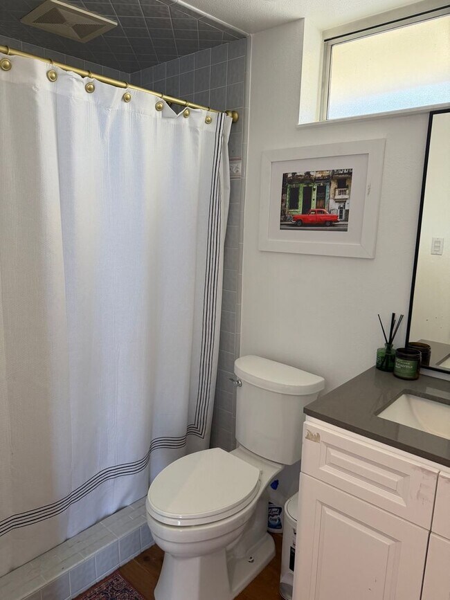 Building Photo - 4 bed, 3 bath cul-de-sac home!