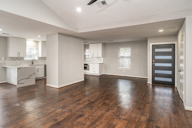 Building Photo - 1907 Ashford Hollow Ln