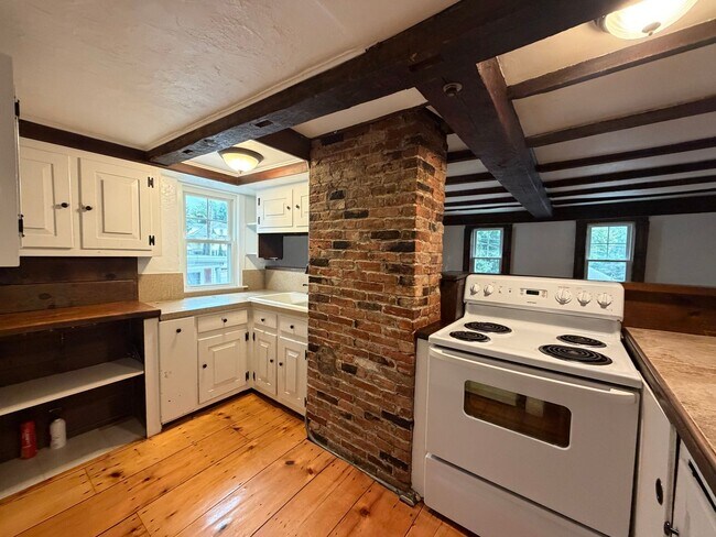 Building Photo - 5 Blossom St
